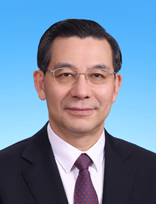        李惠東，男，回族，1962年9月生，民革黨員，研究生學(xué)歷，工學(xué)博士學(xué)位，教授。       現(xiàn)任民革中央專職副主席兼秘書長，全國政協(xié)常務(wù)委員、副秘書長，中國宋慶齡基金會副主席。